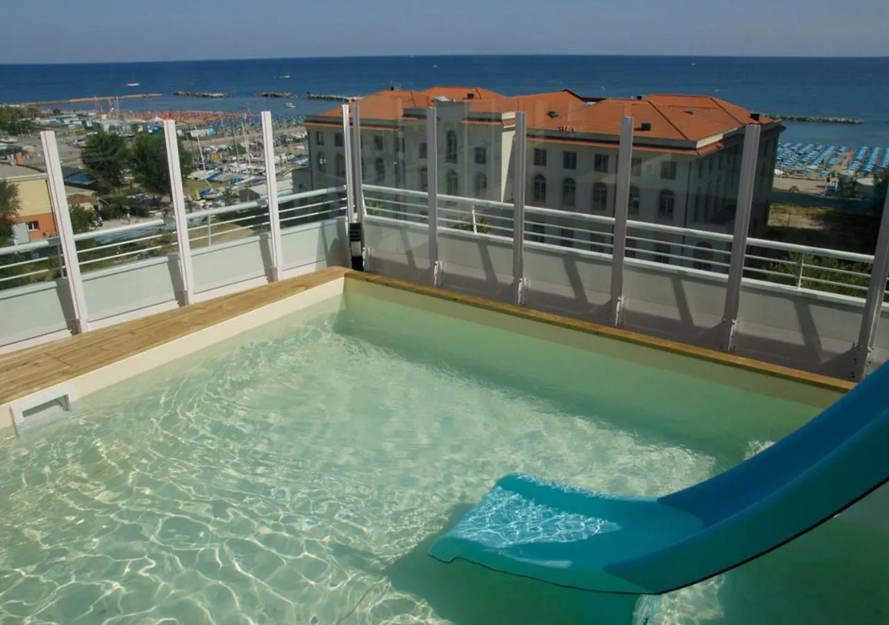 Hotel Aragosta Cattolica 3*,